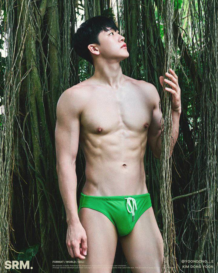 หนุ่มเกาหลีงานดี มีวาร์ป ( IG : yoondong._.e )