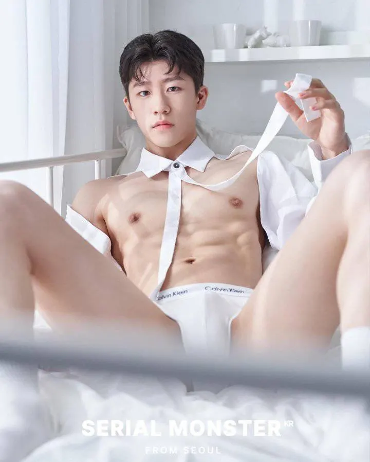 หนุ่มเกาหลีงานดี มีวาร์ป ( IG : yoondong._.e )