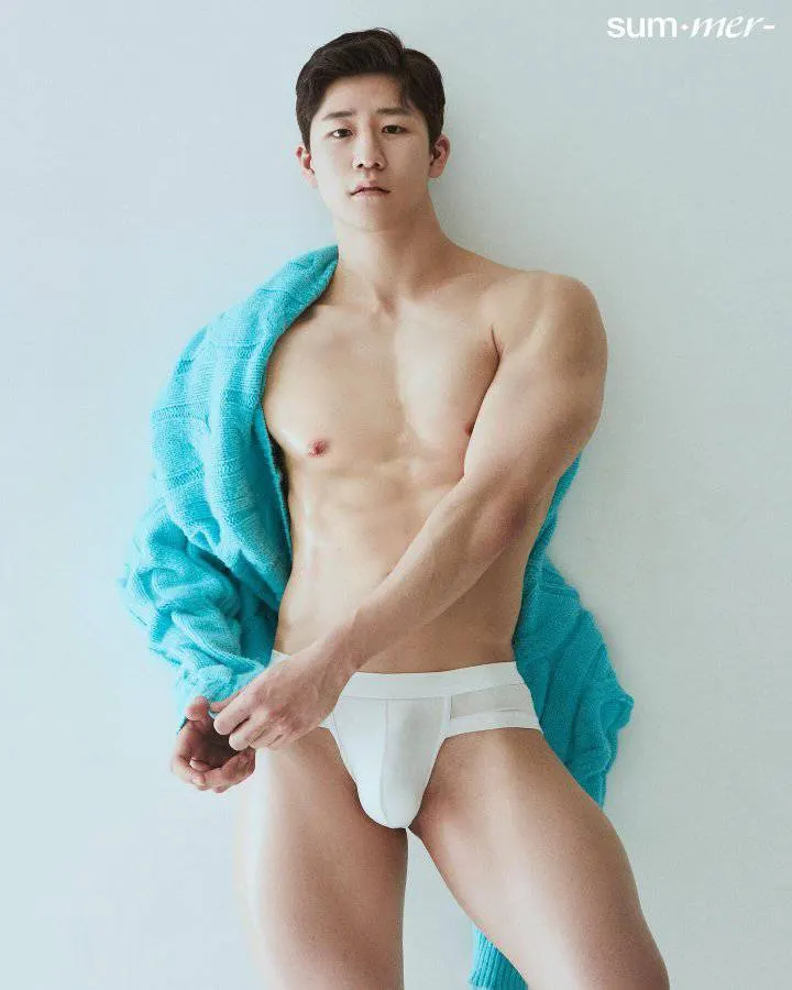 หนุ่มเกาหลีงานดี มีวาร์ป ( IG : yoondong._.e )