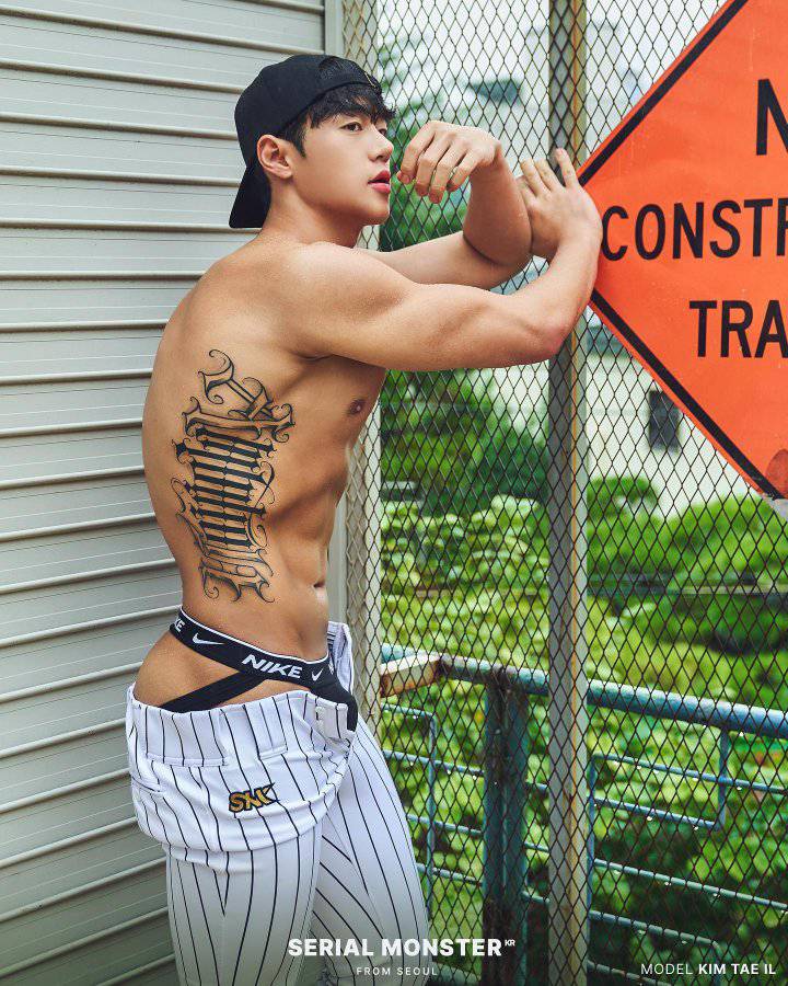 หนุ่มเกาหลีงานดี มีวาร์ป ( IG : txaxeil )