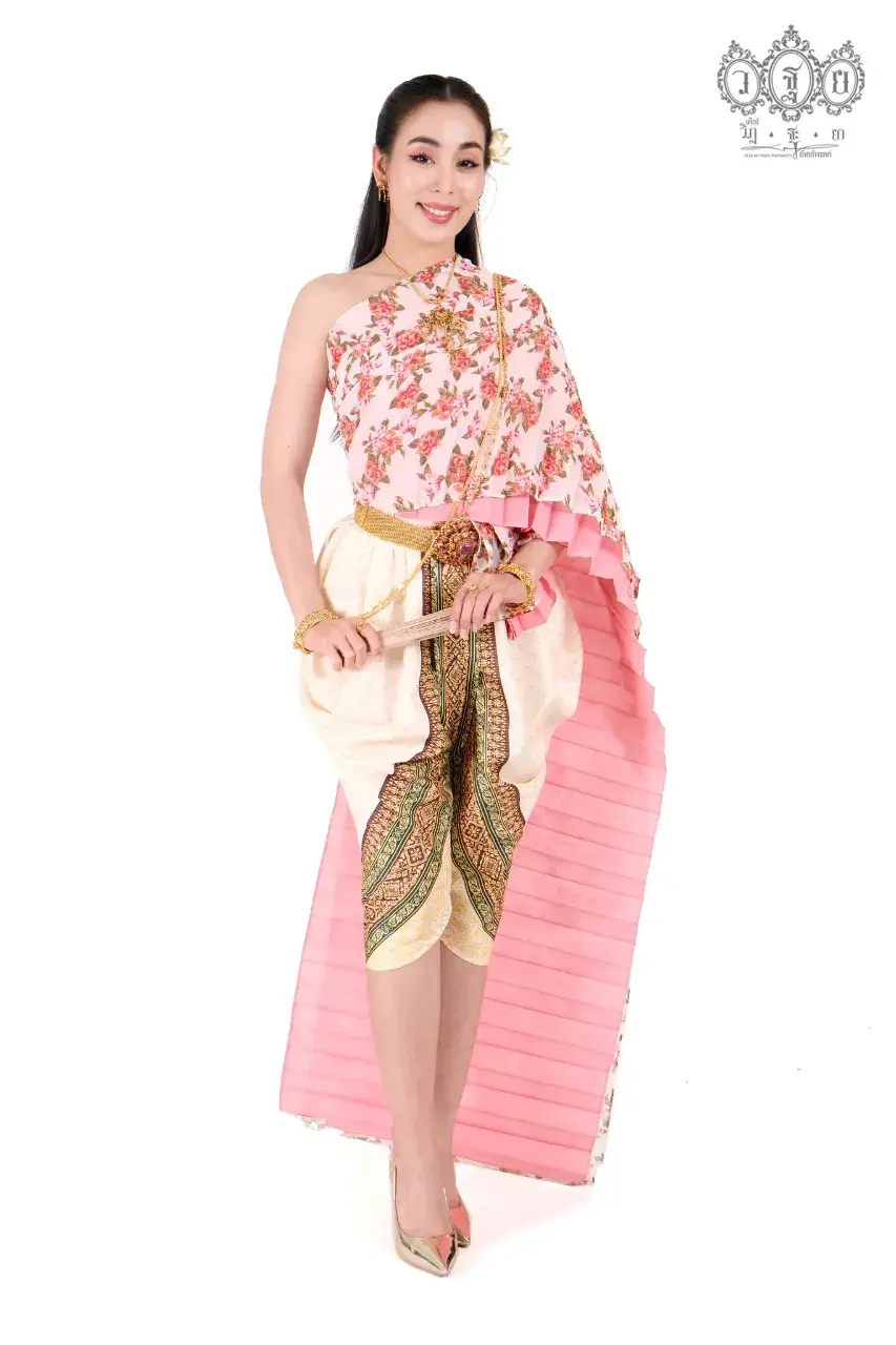 THAILAND 🇹🇭 | Thai traditional costume, ชุดไทย