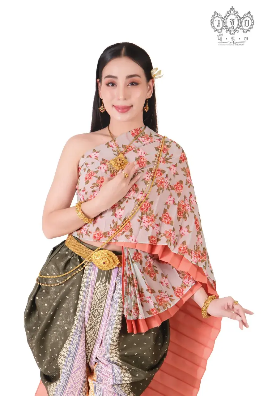 THAILAND 🇹🇭 | Thai traditional costume, ชุดไทย