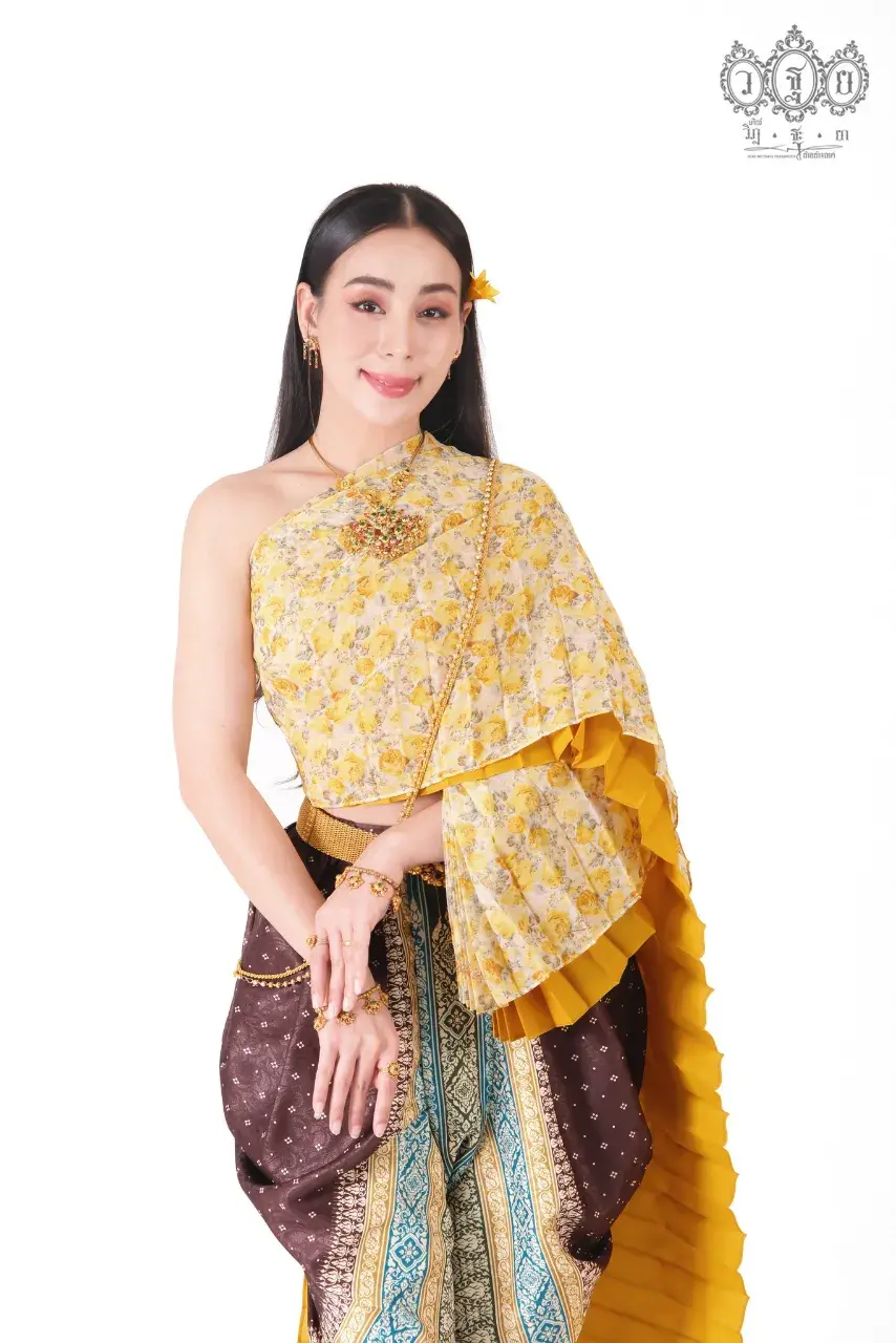 THAILAND 🇹🇭 | Thai traditional costume, ชุดไทย