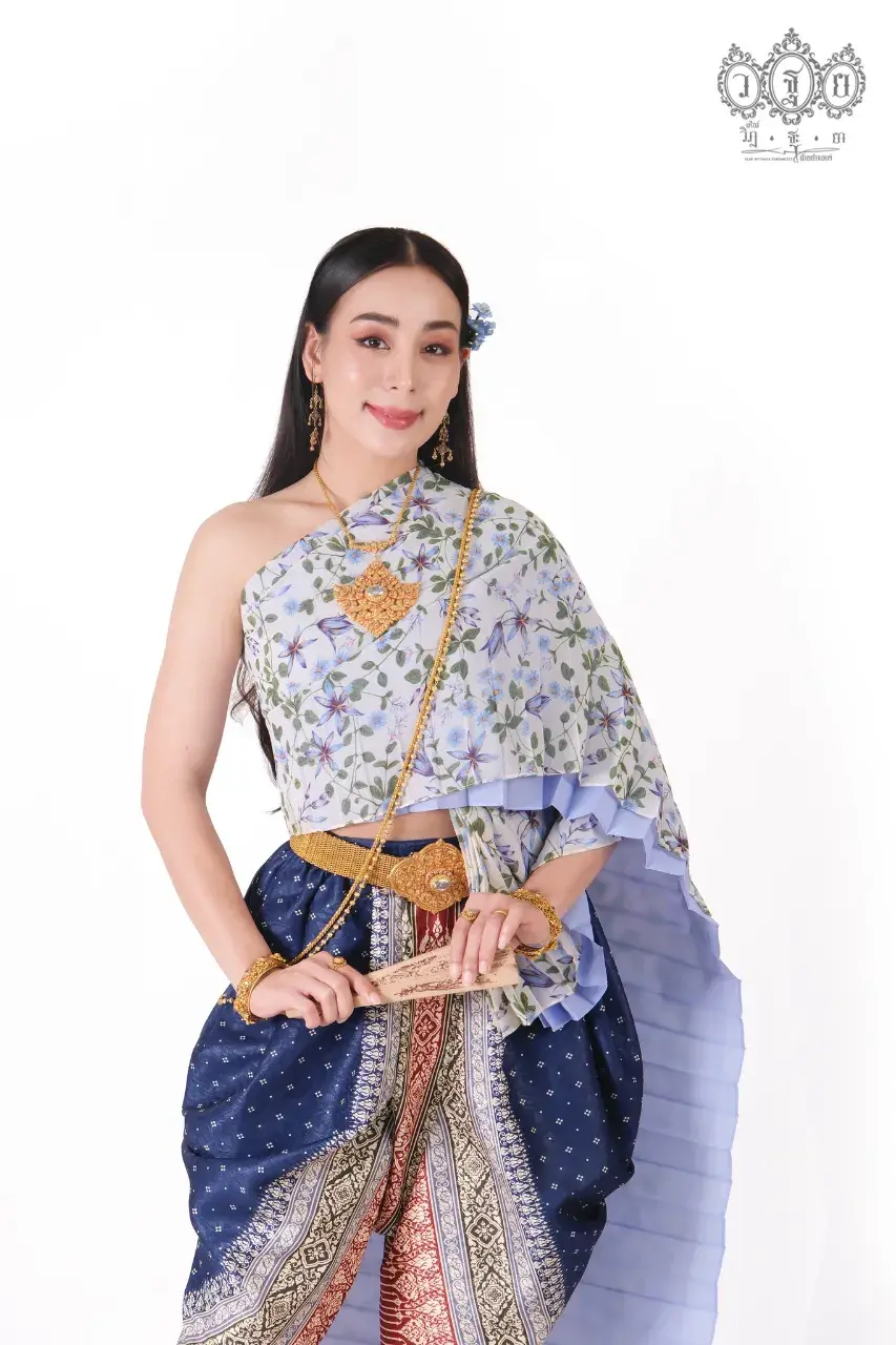 THAILAND 🇹🇭 | Thai traditional costume, ชุดไทย