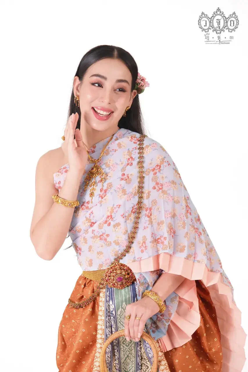 THAILAND 🇹🇭 | Thai traditional costume, ชุดไทย