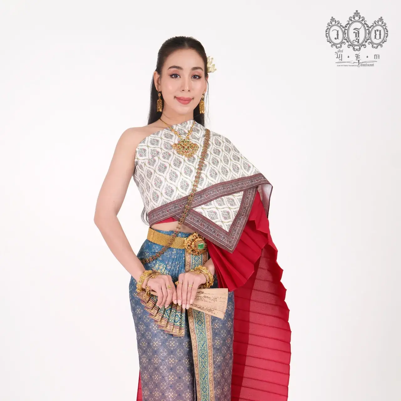 THAILAND 🇹🇭 | Thai traditional costume, ชุดไทย