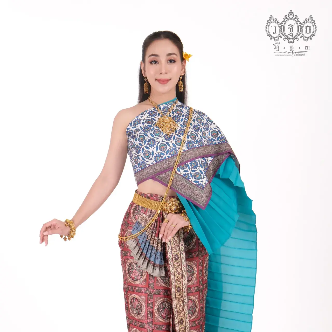 THAILAND 🇹🇭 | Thai traditional costume, ชุดไทย