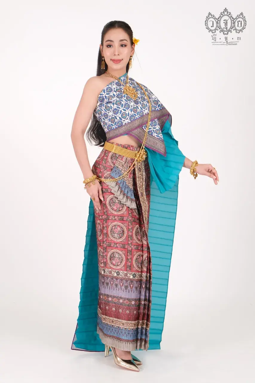 THAILAND 🇹🇭 | Thai traditional costume, ชุดไทย