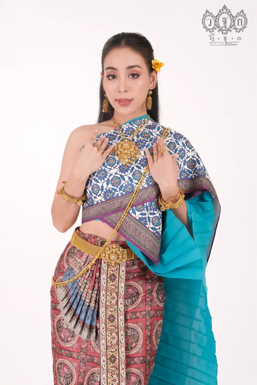 THAILAND 🇹🇭 | Thai traditional costume, ชุดไทย