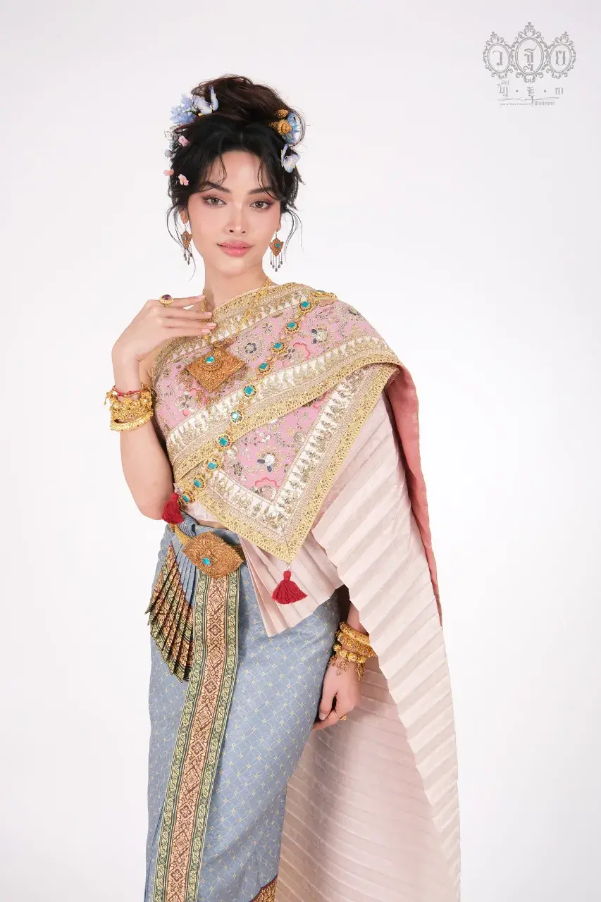 THAILAND 🇹🇭 | Thai traditional costume, ชุดไทย