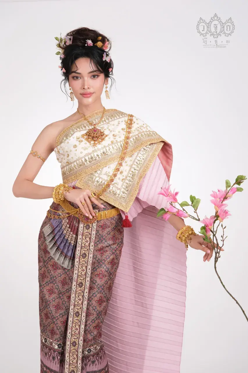 THAILAND 🇹🇭 | Thai traditional costume, ชุดไทย