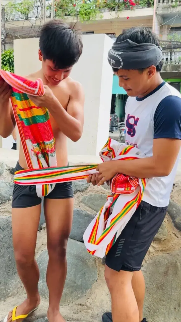 การใส่ผ้าเตี่ยว..ชาวอิฟูเกา