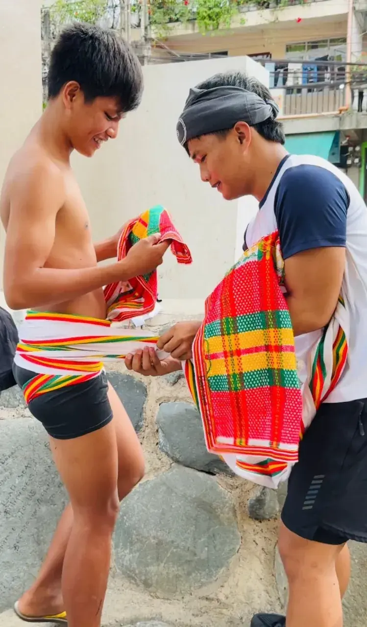 การใส่ผ้าเตี่ยว..ชาวอิฟูเกา