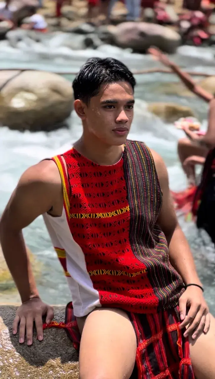 การใส่ผ้าเตี่ยว..ชาวอิฟูเกา