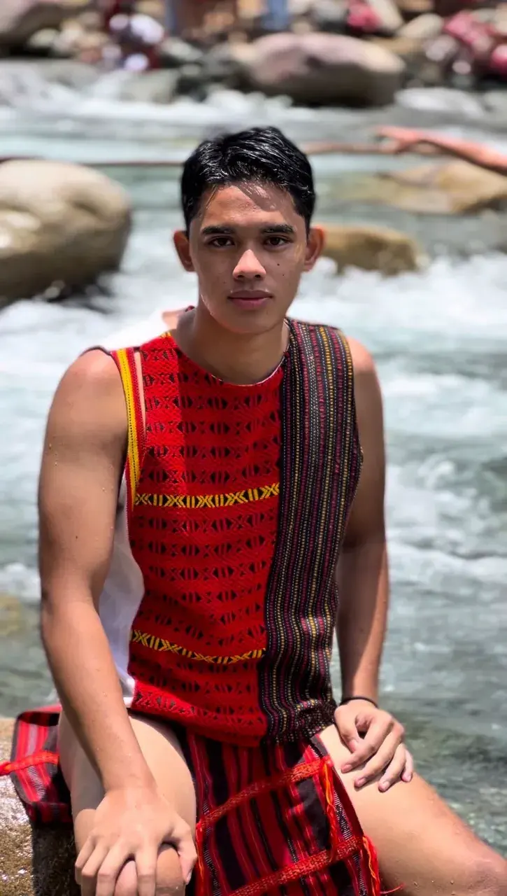 การใส่ผ้าเตี่ยว..ชาวอิฟูเกา