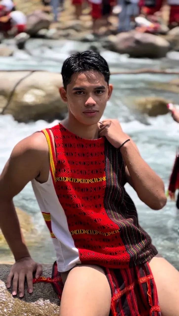 การใส่ผ้าเตี่ยว..ชาวอิฟูเกา