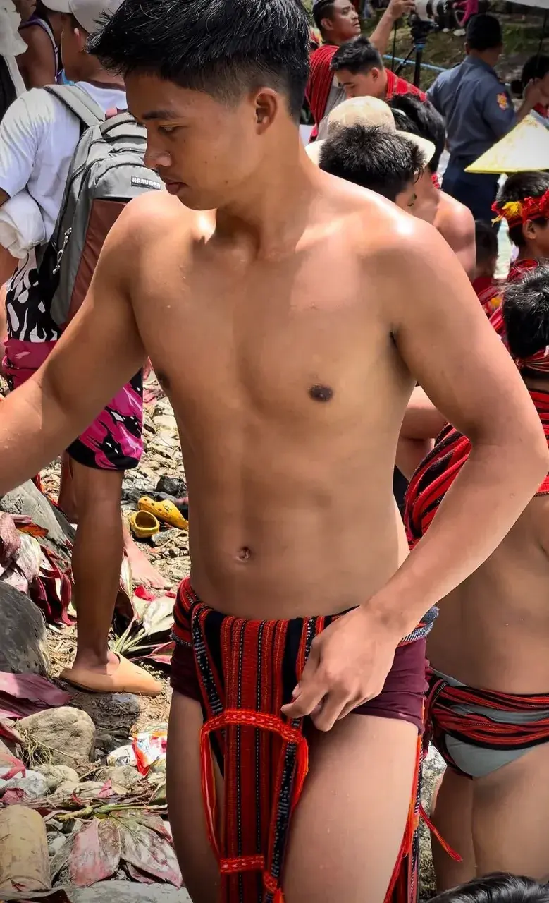 การใส่ผ้าเตี่ยว..ชาวอิฟูเกา