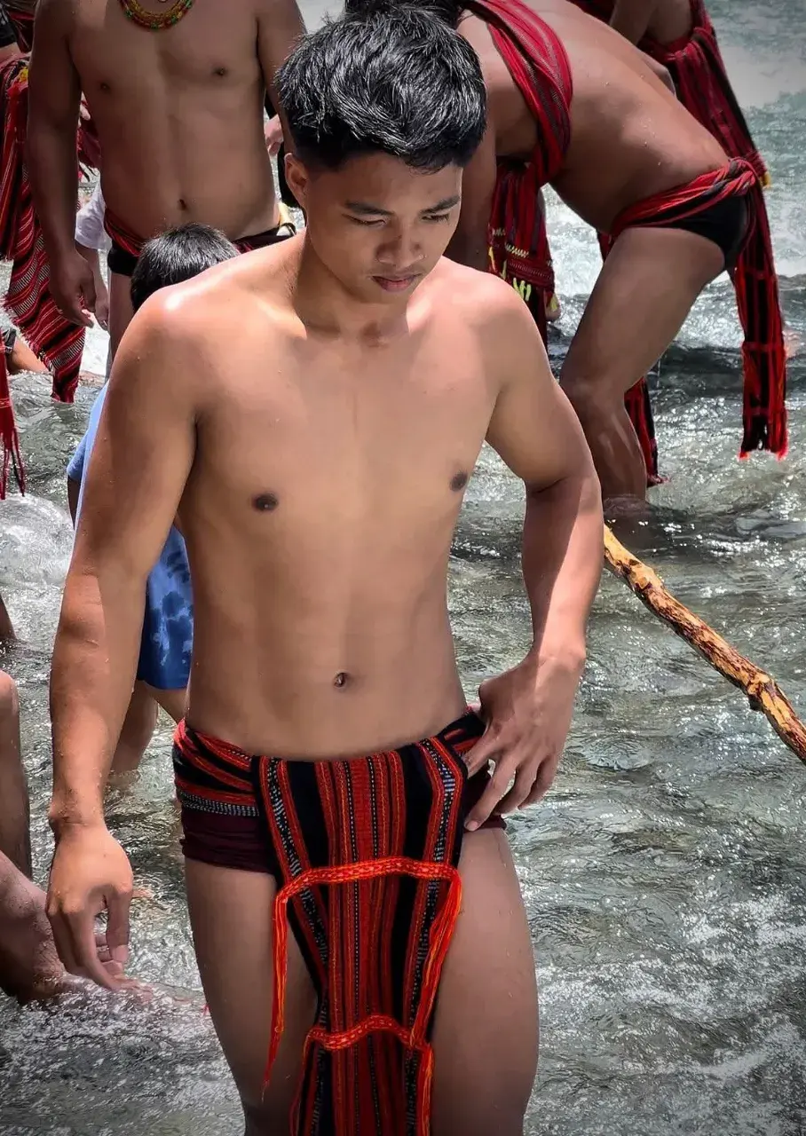 การใส่ผ้าเตี่ยว..ชาวอิฟูเกา