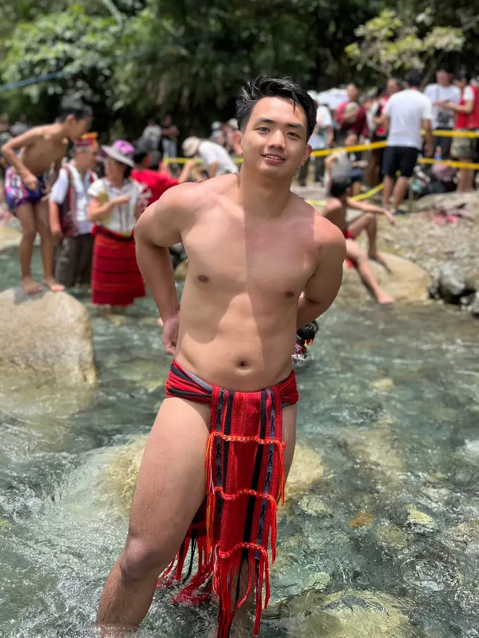 การใส่ผ้าเตี่ยว..ชาวอิฟูเกา