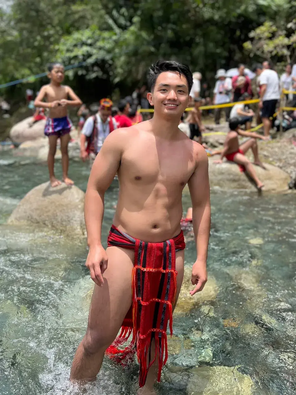 การใส่ผ้าเตี่ยว..ชาวอิฟูเกา