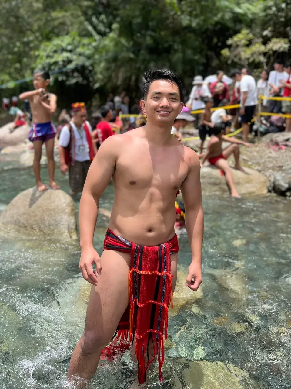 การใส่ผ้าเตี่ยว..ชาวอิฟูเกา