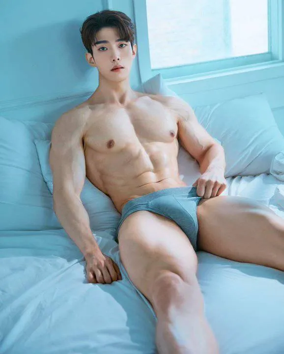 หนุ่มเกาหลีงานดี มีวาร์ป ( IG : yoasis0303 )