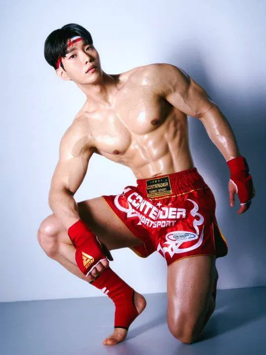 หนุ่มเกาหลีงานดี มีวาร์ป ( IG : yoasis0303 )