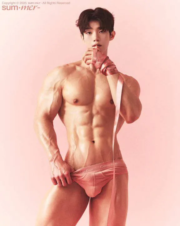 หนุ่มเกาหลีงานดี มีวาร์ป ( IG : yoasis0303 )