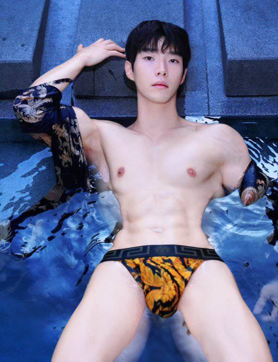 หนุ่มเกาหลีงานดี มีวาร์ป ( IG : yoasis0303 )