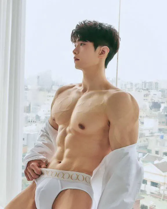 หนุ่มเกาหลีงานดี มีวาร์ป ( IG : yoasis0303 )