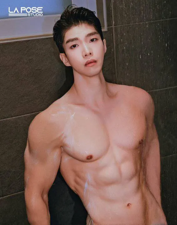 หนุ่มเกาหลีงานดี มีวาร์ป ( IG : yoasis0303 )