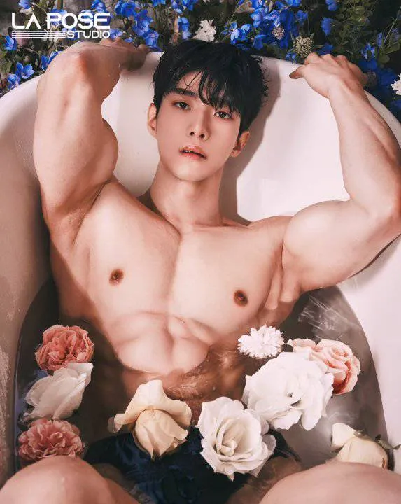 หนุ่มเกาหลีงานดี มีวาร์ป ( IG : yoasis0303 )