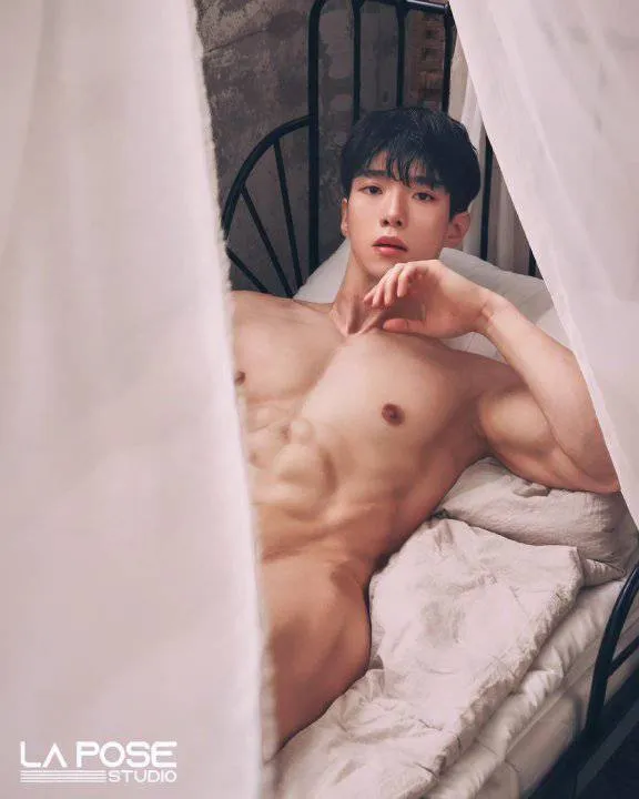 หนุ่มเกาหลีงานดี มีวาร์ป ( IG : yoasis0303 )