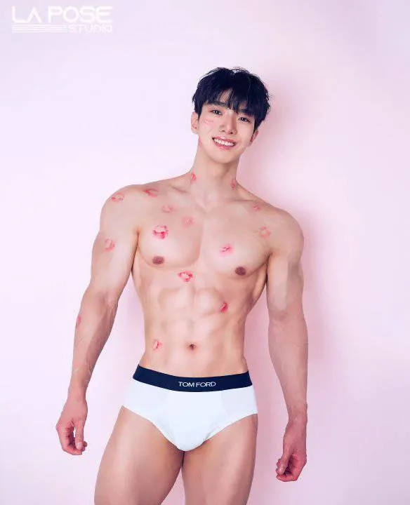 หนุ่มเกาหลีงานดี มีวาร์ป ( IG : yoasis0303 )