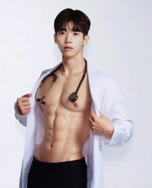 หนุ่มเกาหลีงานดี มีวาร์ป ( IG : yoasis0303 )