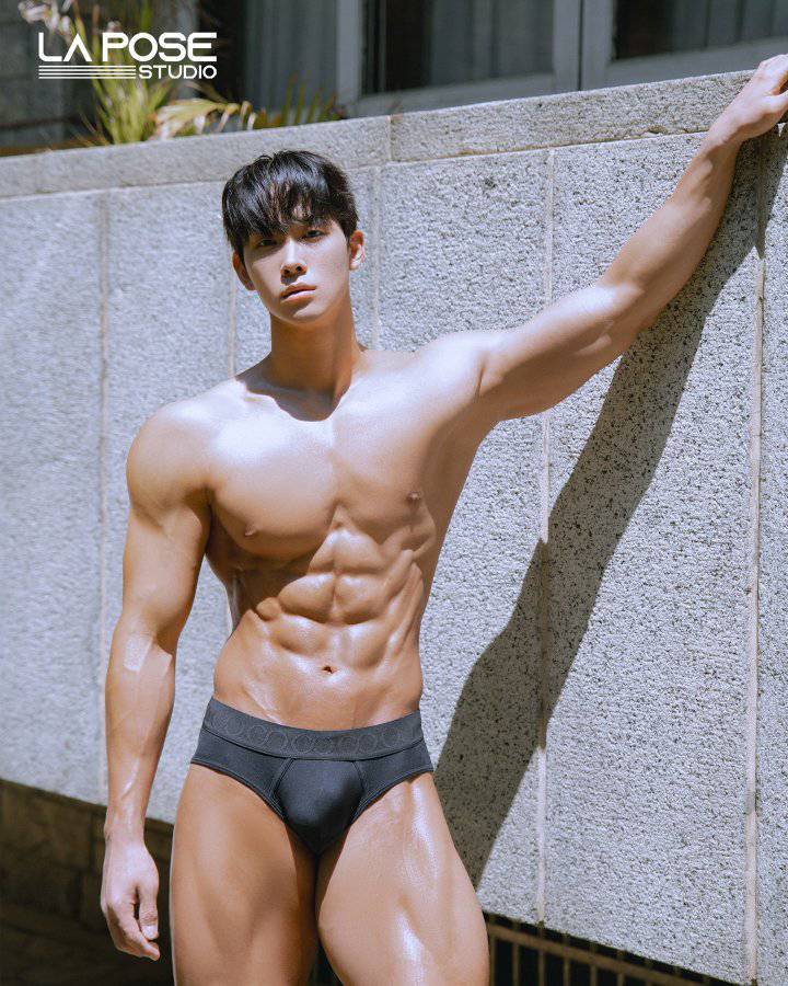 หนุ่มเกาหลีงานดี มีวาร์ป ( IG : sungdaehada )