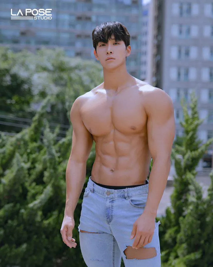 หนุ่มเกาหลีงานดี มีวาร์ป ( IG : sungdaehada )