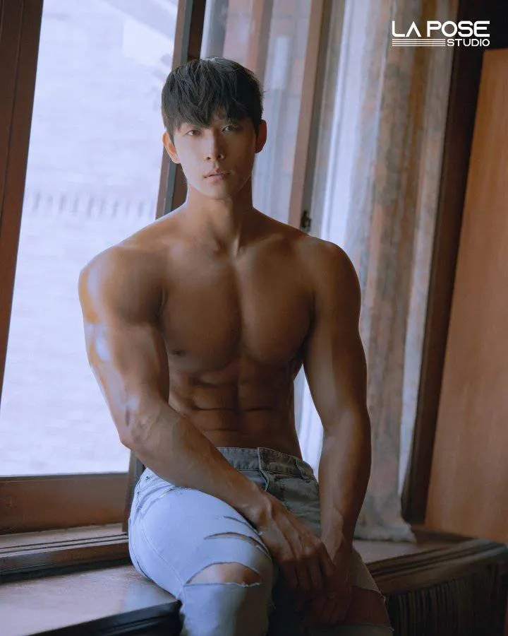 หนุ่มเกาหลีงานดี มีวาร์ป ( IG : sungdaehada )