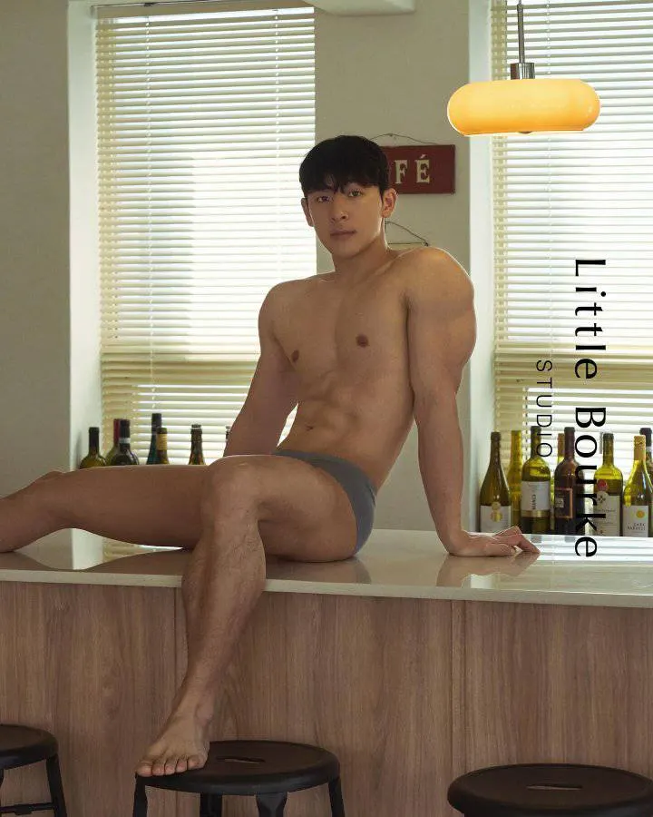 หนุ่มเกาหลีงานดี มีวาร์ป ( IG : hirit_______ )