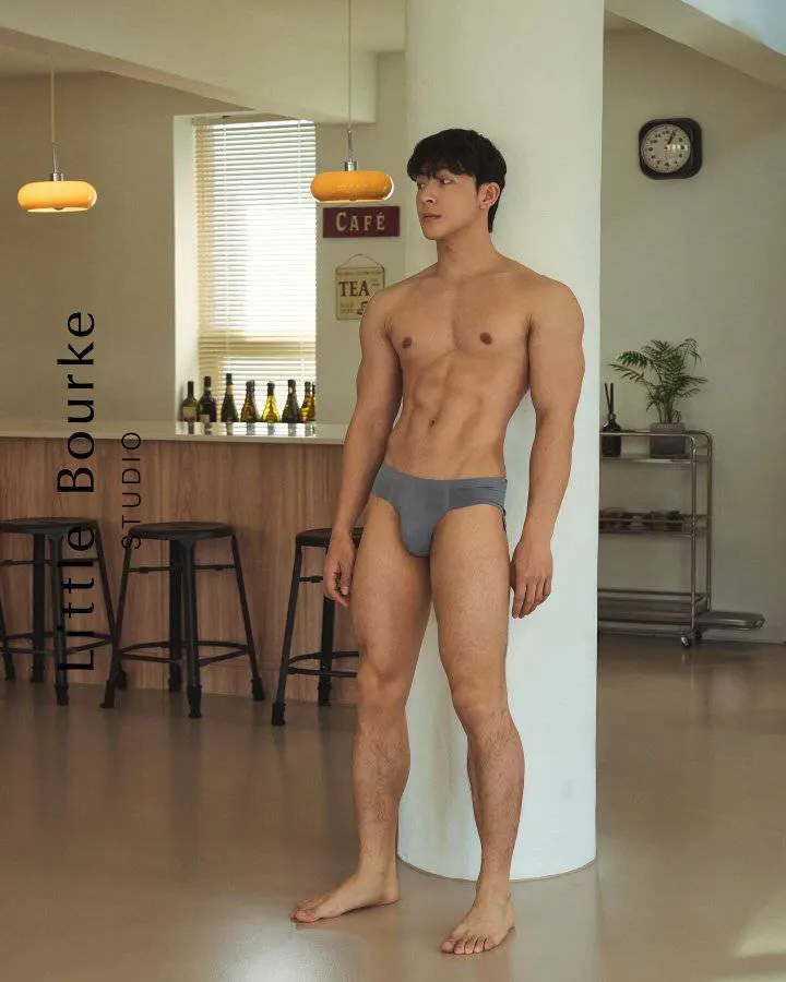 หนุ่มเกาหลีงานดี มีวาร์ป ( IG : hirit_______ )