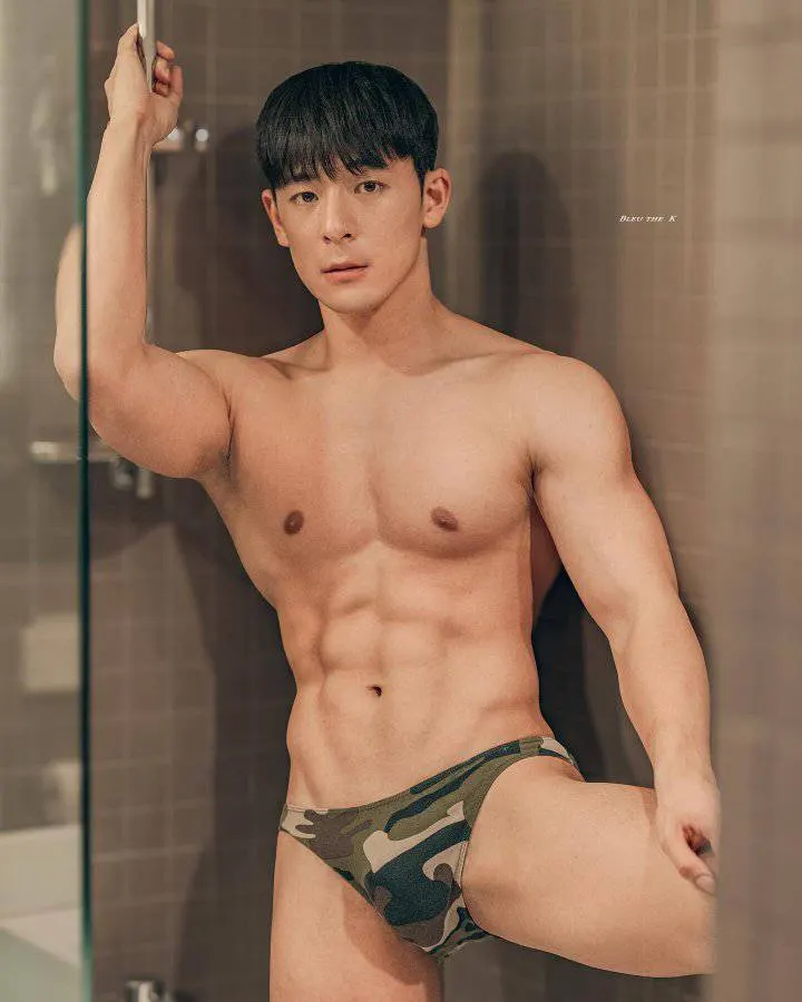 หนุ่มเกาหลีงานดี มีวาร์ป ( IG : hirit_______ )