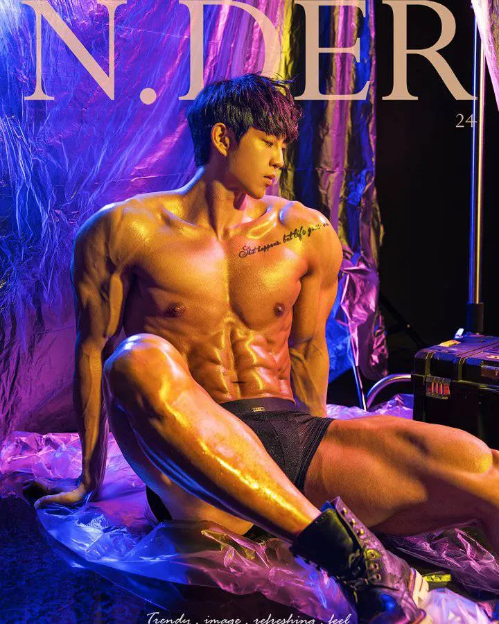 หนุ่มเกาหลีงานดี มีวาร์ป ( IG : j._.wooooo )