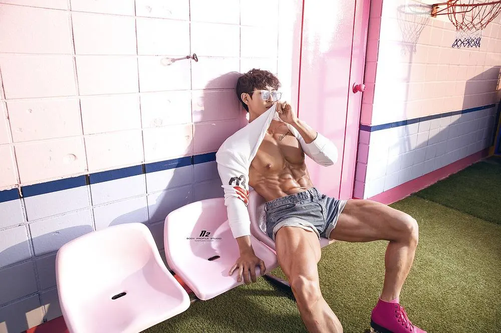 หนุ่มเกาหลีงานดี มีวาร์ป ( IG : j._.wooooo )