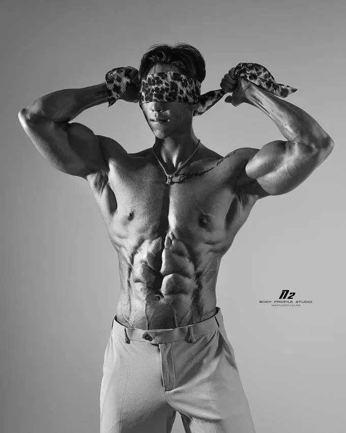 หนุ่มเกาหลีงานดี มีวาร์ป ( IG : j._.wooooo )