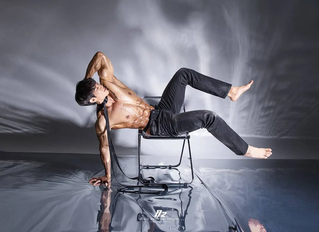 หนุ่มเกาหลีงานดี มีวาร์ป ( IG : j._.wooooo )