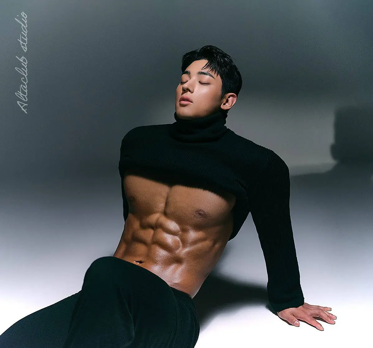 หนุ่มเกาหลีงานดี มีวาร์ป ( IG : hwi_hhh )