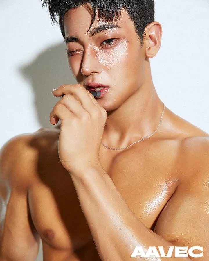 หนุ่มเกาหลีงานดี มีวาร์ป ( IG : hwi_hhh )