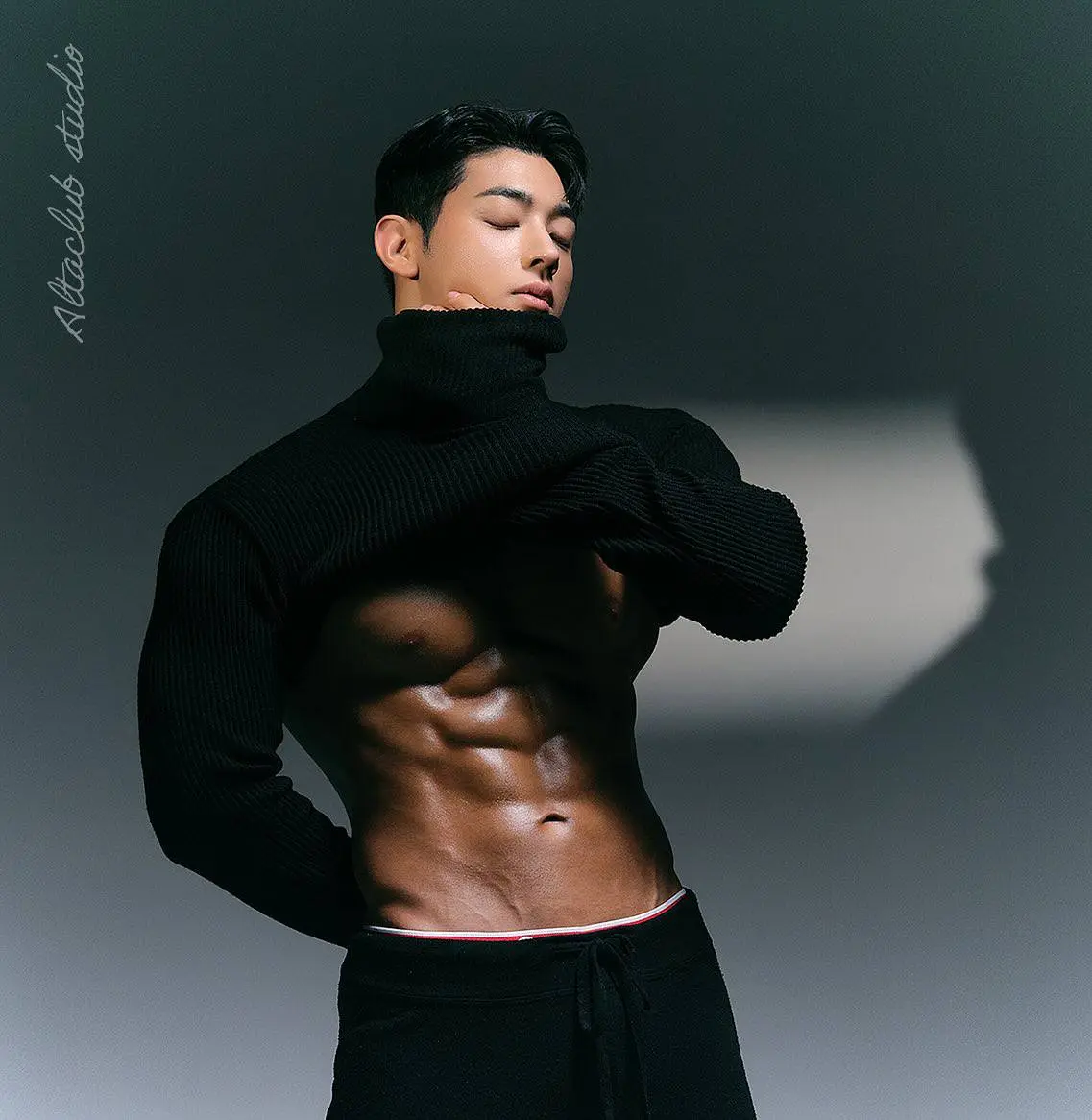 หนุ่มเกาหลีงานดี มีวาร์ป ( IG : hwi_hhh )