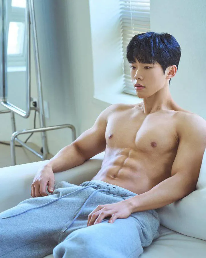 หนุ่มเกาหลีงานดี มีวาร์ป ( IG : kong.dory )