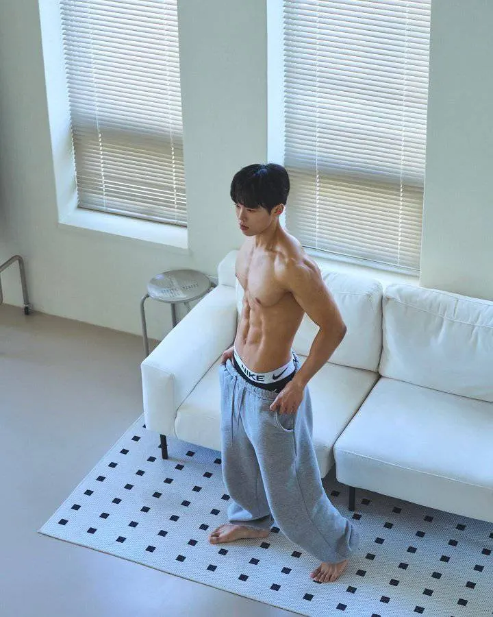 หนุ่มเกาหลีงานดี มีวาร์ป ( IG : kong.dory )